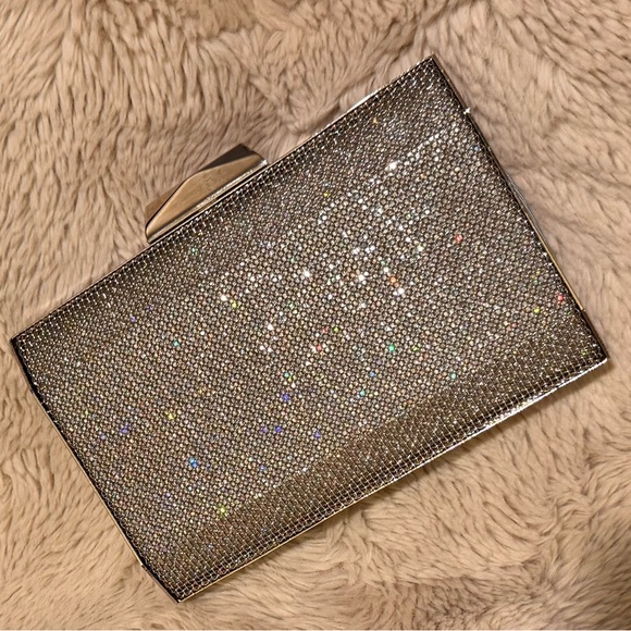 La Regale Silver Glitter Clutch for Special Occasions - Picture 4 of 9